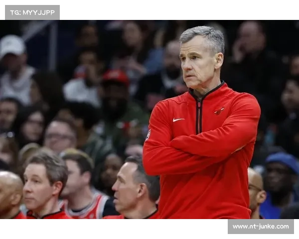 历史性突破!尼克斯瞄准南卡三冠教头,NBA 或迎首位女主帅 历史性突破!尼克斯瞄准南卡三冠教头,NBA 或迎首位女主帅